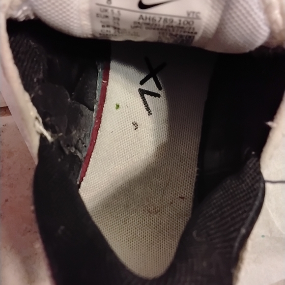 Nike White and Black Sneakers - Picture 5 of 6